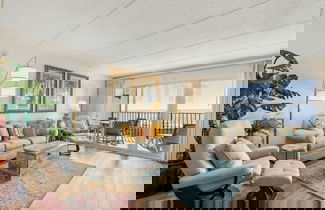 Foto 1 - Tropical Theme Condo with Picturesque Atlantic View by RedAwning