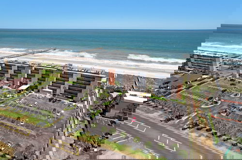 Foto 36 - Tropical Theme Condo with Picturesque Atlantic View by RedAwning