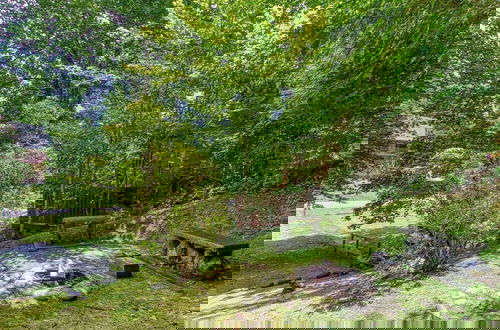 Foto 21 - Cupid's Hideaway - Convenient To Downtown Gatlinburg And The National Park! 1 Bedroom Cabin by RedAwning