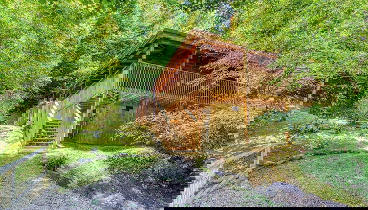 Foto 1 - Cupid's Hideaway - Convenient To Downtown Gatlinburg And The National Park! 1 Bedroom Cabin by RedAwning