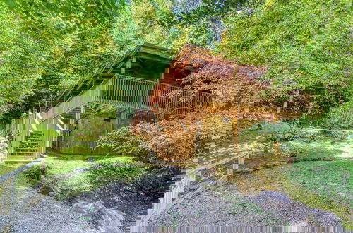 Foto 1 - Cupid's Hideaway - Convenient To Downtown Gatlinburg And The National Park! 1 Bedroom Cabin by RedAwning