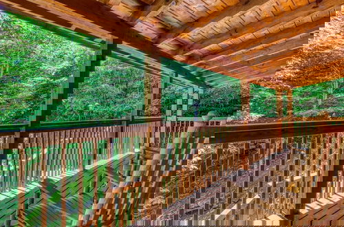 Foto 25 - Cupid's Hideaway - Convenient To Downtown Gatlinburg And The National Park! 1 Bedroom Cabin by RedAwning
