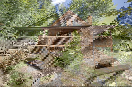 Foto 23 - Cupid's Hideaway - Convenient To Downtown Gatlinburg And The National Park! 1 Bedroom Cabin by RedAwning
