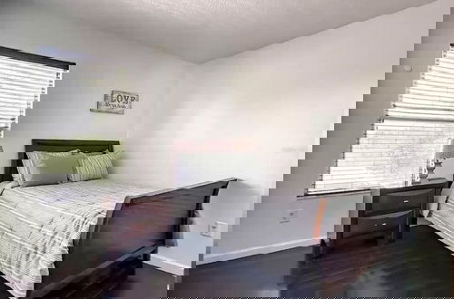 Foto 6 - Windwood Villa 4 Bedroom Home by RedAwning