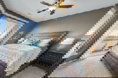 Foto 9 - Panoramic Sunset Escape Waterfront Condo for 7!