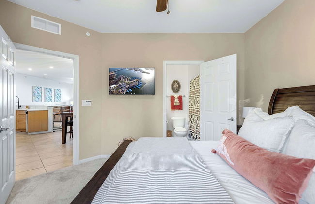 Panoramic Sunset Escape Waterfront Condo for 7! - Foto 8