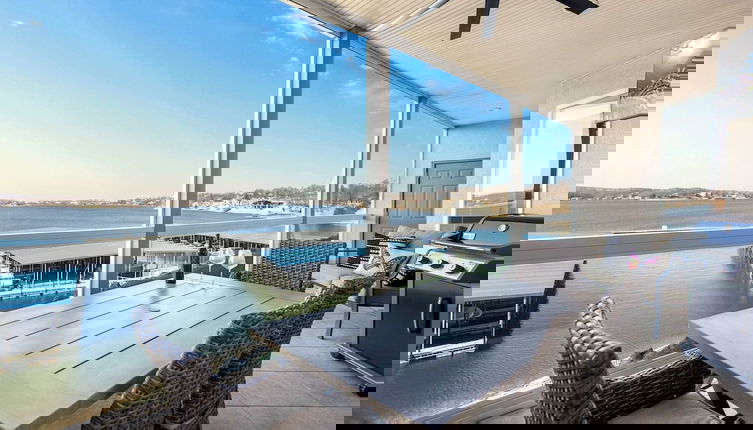 Foto 1 - Panoramic Sunset Escape Waterfront Condo for 7!