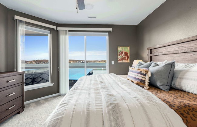 Panoramic Sunset Escape Waterfront Condo for 7! - Foto 2