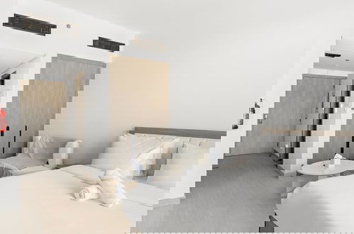 Photo 5 - Stylish Studio in New Residence With Pool and gym