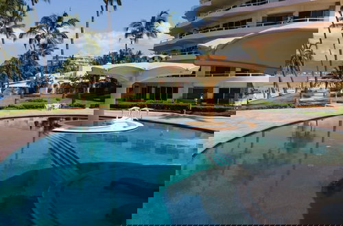 Foto 34 - Ocean Front Condo With Pool Sleeps 6 Adults