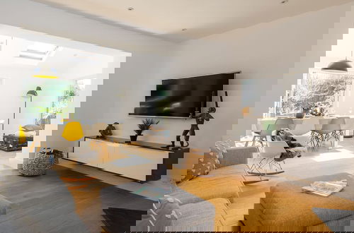 Foto 8 - Gorgeous Home for 12 - Walk to Beach - Sea View