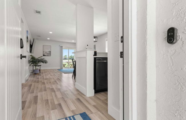 Relaxing 2BR Florida Home Close to Beach - Foto 21