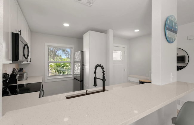Relaxing 2BR Florida Home Close to Beach - Foto 17