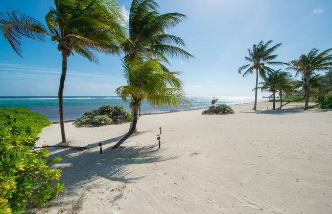 Peaceful Ocean Front Beach House in Bodden Town - Foto 9