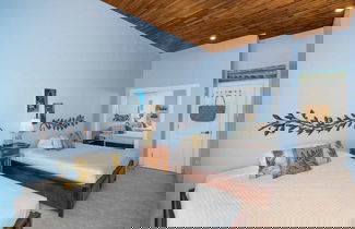 Photo 2 - Peaceful Ocean Front Beach House in Bodden Town