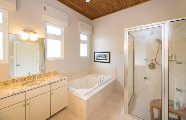 Peaceful Ocean Front Beach House in Bodden Town - Foto 13