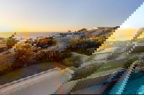 Photo 11 - Sapphire Seas - Designer Villa in Camps Bay