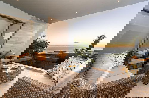 Photo 13 - Sapphire Seas - Designer Villa in Camps Bay