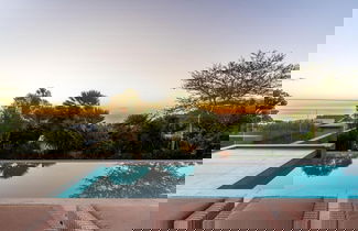Photo 3 - Sapphire Seas - Designer Villa in Camps Bay