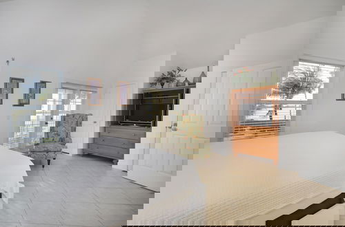 Photo 3 - Waterfront Luxury Villa With Sunset Views And Boat Slip 3 Bedroom Townhouse by RedAwning