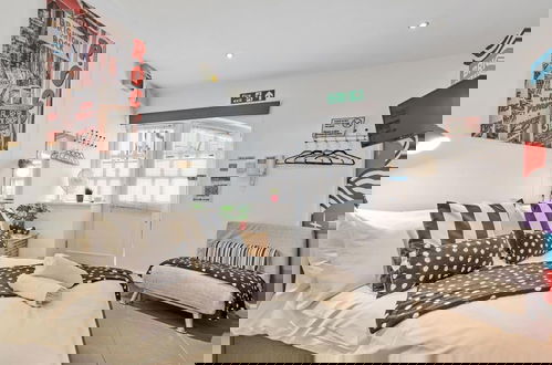 Photo 14 - Artist Studio - Super Central Brighton - Sleeps 2 3 Guests - Free Wifi