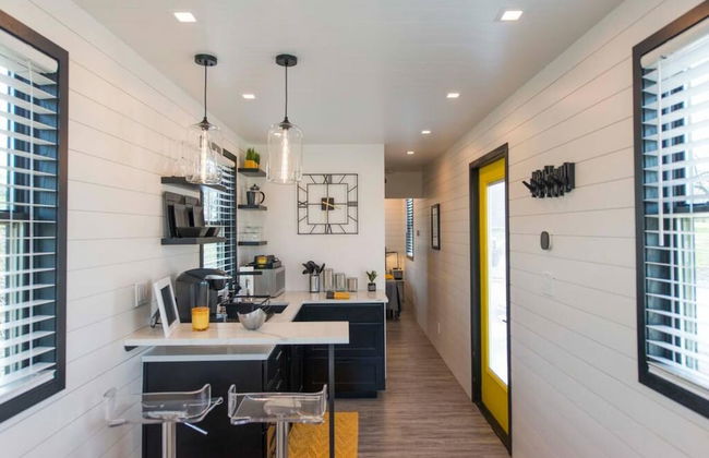 The Zephyr Tiny Container Home 12 min to Downtown Waco - Foto 11
