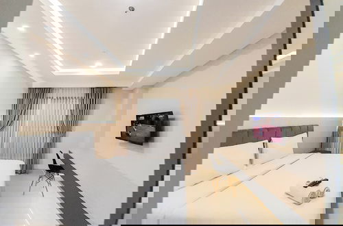 Photo 2 - Modern Look And Comfortable Studio At Patraland Amarta Apartment