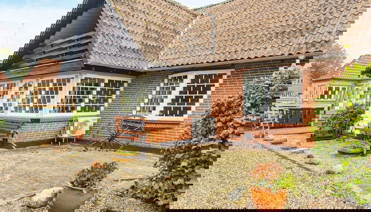 Foto 1 - 9 Person Holiday Home in Hojer