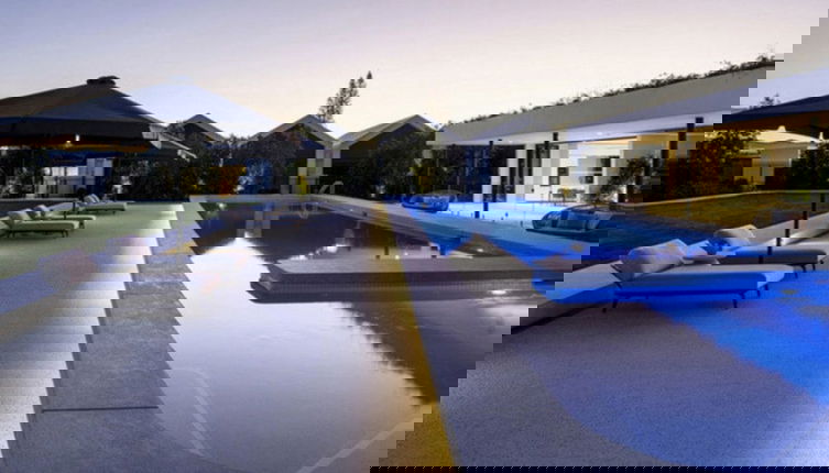 Foto 1 - Palm Beach Luxury with Hinterland Views