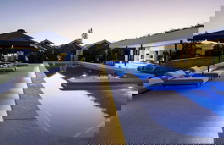 Foto 1 - Palm Beach Luxury with Hinterland Views