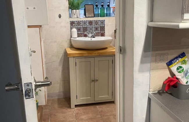 1 Bed Victorian Flat Sleeps 4 - Garden & Patio - Foto 14