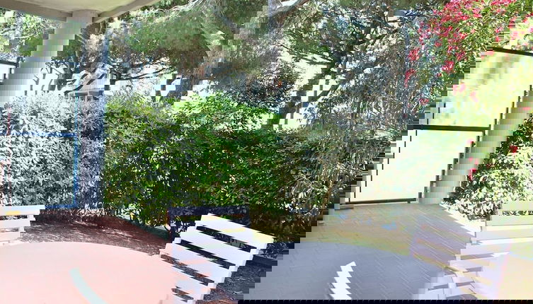 Foto 1 - Cozy Apartment With Private Garden Near the Beach