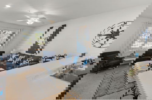 Foto 11 - Pool, Fitness Center & Central Location