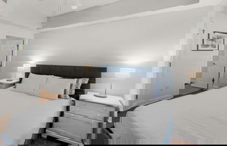 Foto 3 - Pool, Fitness Center & Central Location