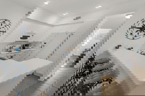 Foto 9 - Pool, Fitness Center & Central Location