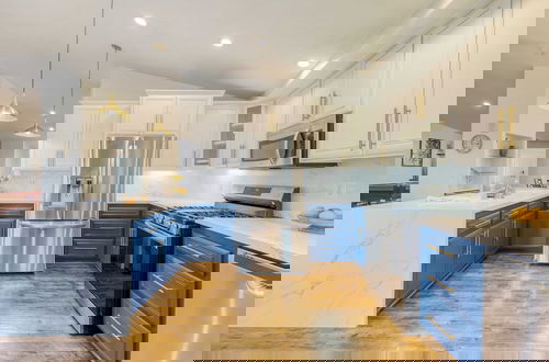 Photo 30 - Le Grand Bleu by Avantstay Luxury Hilltop Estate