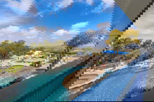 Photo 24 - Le Grand Bleu by Avantstay Luxury Hilltop Estate