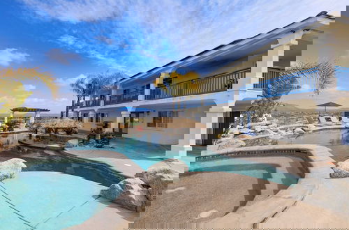 Photo 1 - Le Grand Bleu by Avantstay Luxury Hilltop Estate