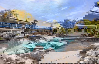 Foto 3 - Le Grand Bleu by Avantstay Luxury Hilltop Estate