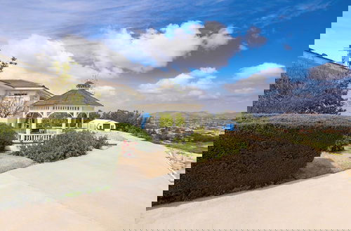 Photo 38 - Le Grand Bleu by Avantstay Luxury Hilltop Estate