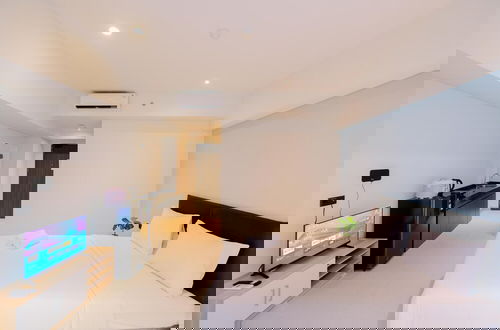 Foto 3 - Cozy Stay Studio Apartment For 4 Fax Carstensz Residence