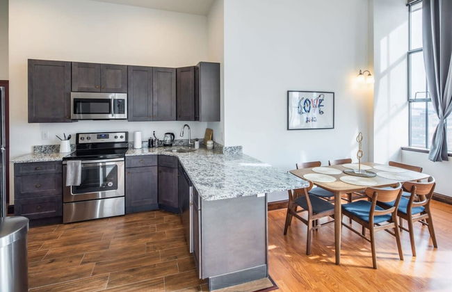 Sosuite 2BR Penthouse w W D Gym On-site Bar - Foto 20