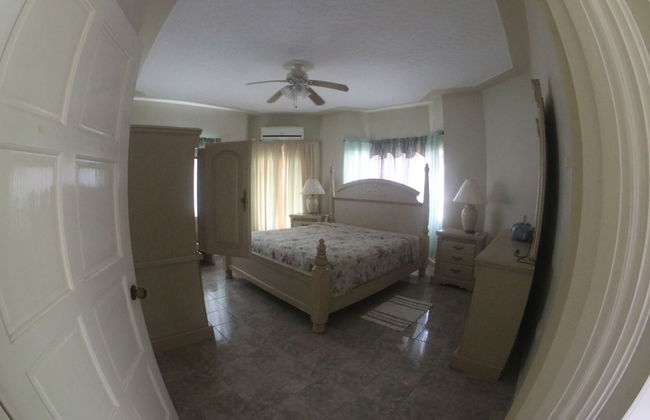 Royal Tower Suites - Photo 8