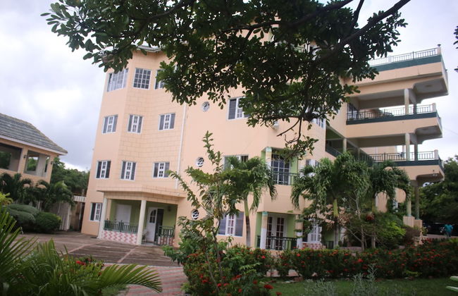 Royal Tower Suites - Photo 26