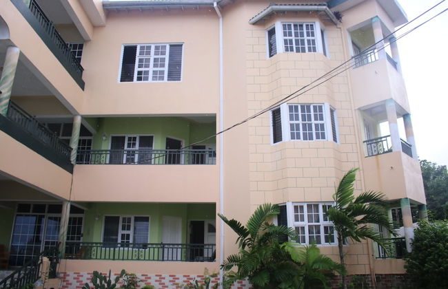 Royal Tower Suites - Photo 31