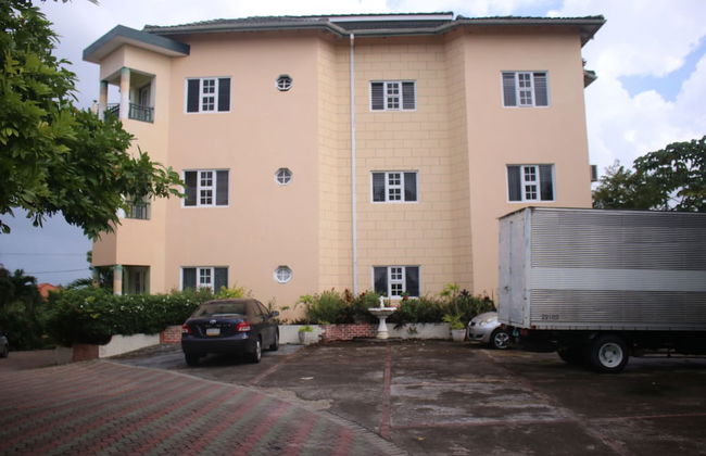 Royal Tower Suites - Photo 30