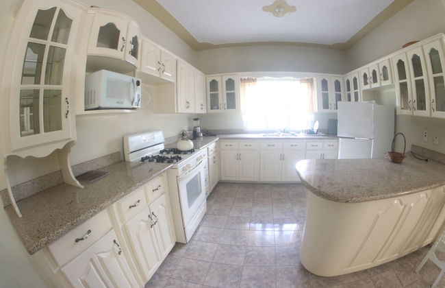 Royal Tower Suites - Photo 15