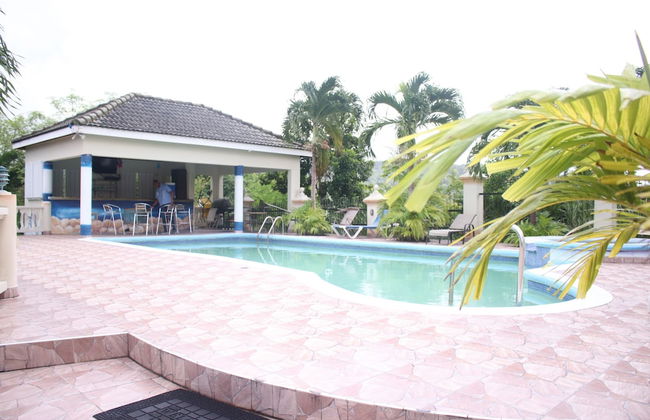 Royal Tower Suites - Photo 25