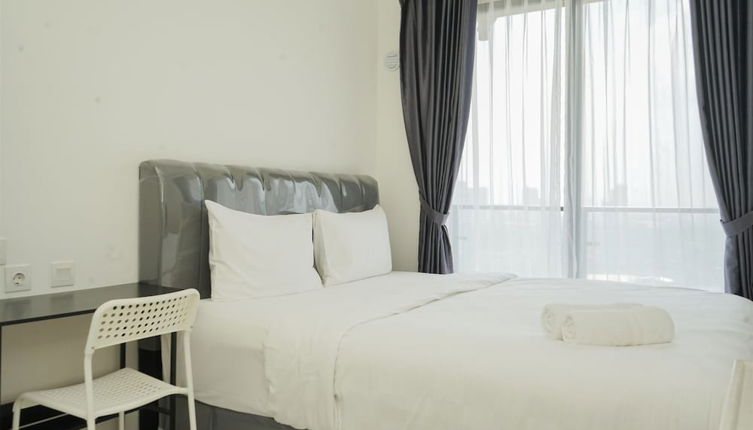 Photo 1 - Warm And Cozy Studio Room At Sky House Bsd Apartment
