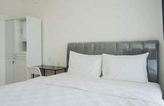 Foto 3 - Warm And Cozy Studio Room At Sky House Bsd Apartment